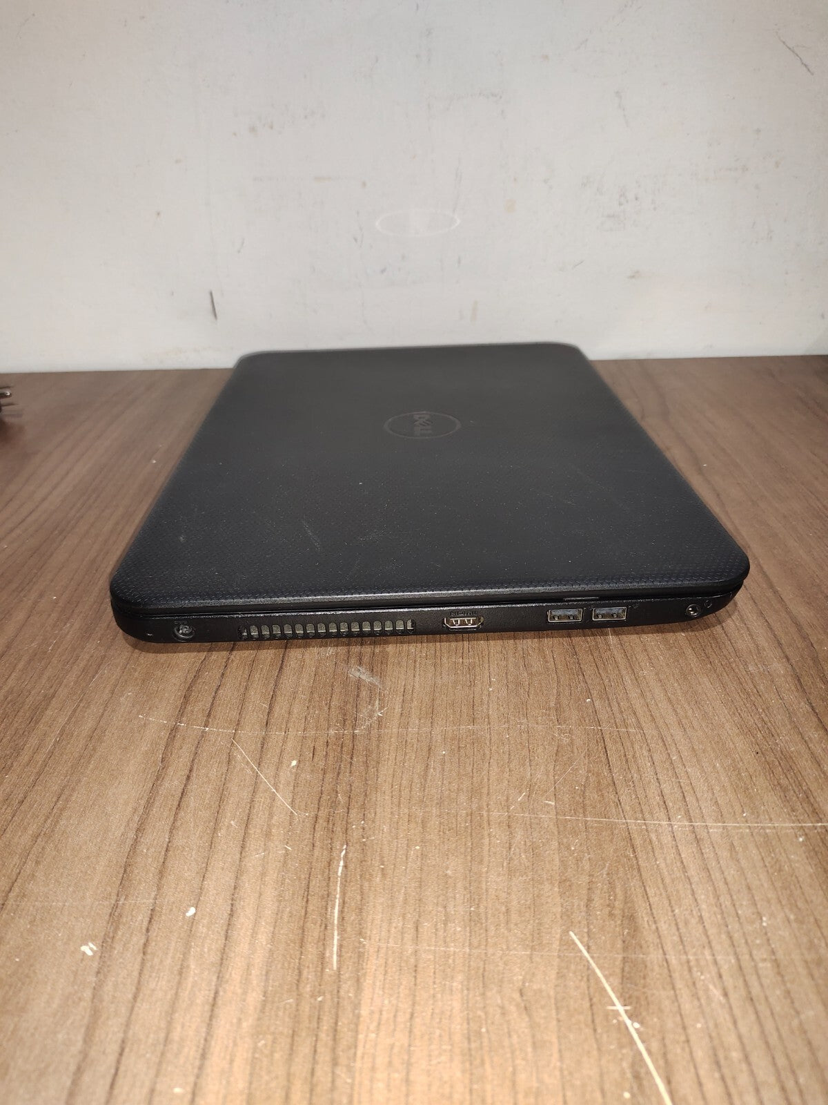 Ordinateur portable Dell Inspiron 15 P28F 15,6" - Celeron N2830 / 4 Go / HDD 160 Go - Pour pièces