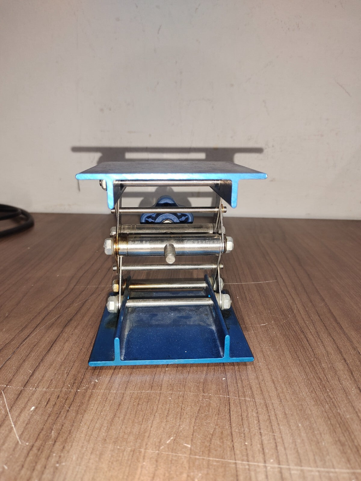 VWR 6" x 6" Aluminum Lab Jack