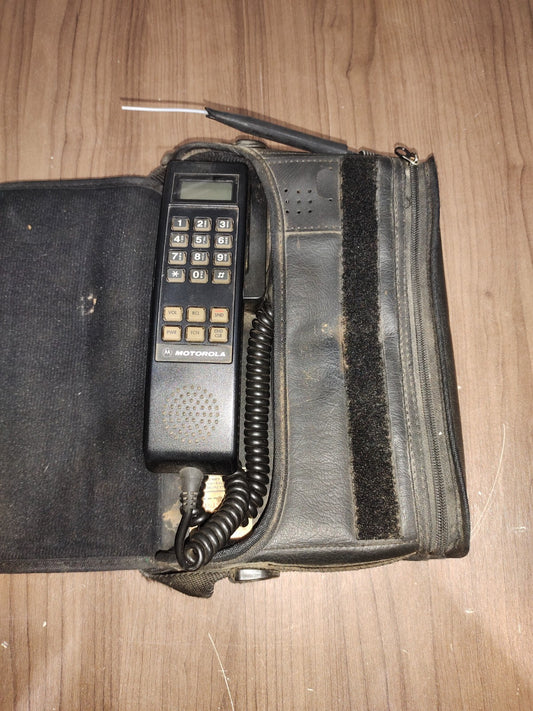 Vintage Motorola   Ameritech Phone SCN2497B Mobile Car Phone & Bag Pouch