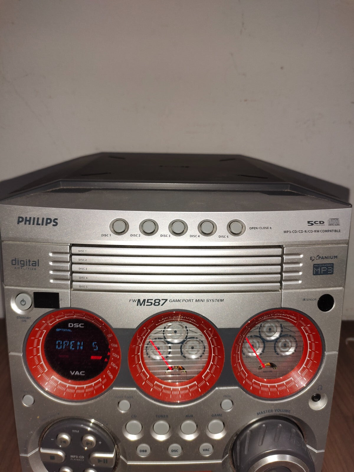 PHILIPS FWM587 GAMEPORT MINI SYSTEM, Gaming Stereo System CD Player