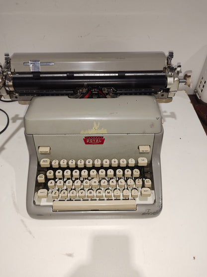 Royal Office Ambassador Mechanical typewriter Magic Margin