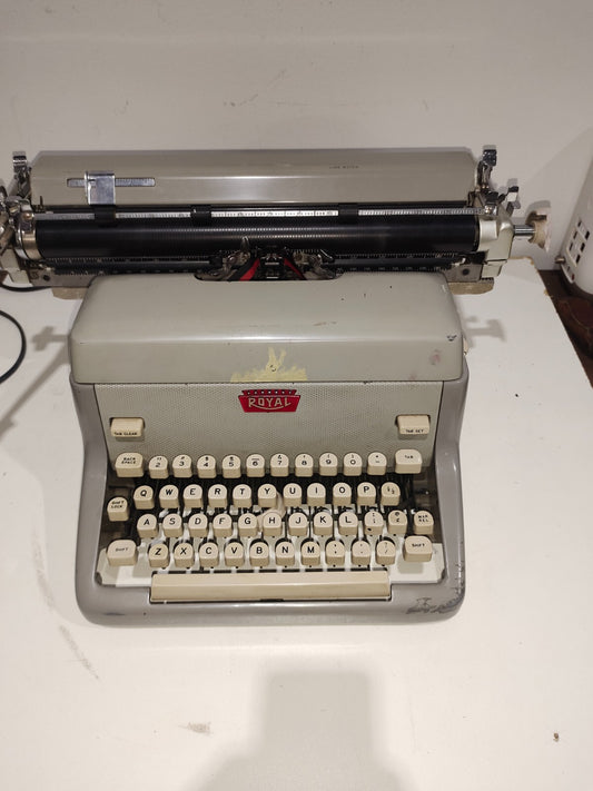 Royal Office Ambassador Mechanical typewriter Magic Margin