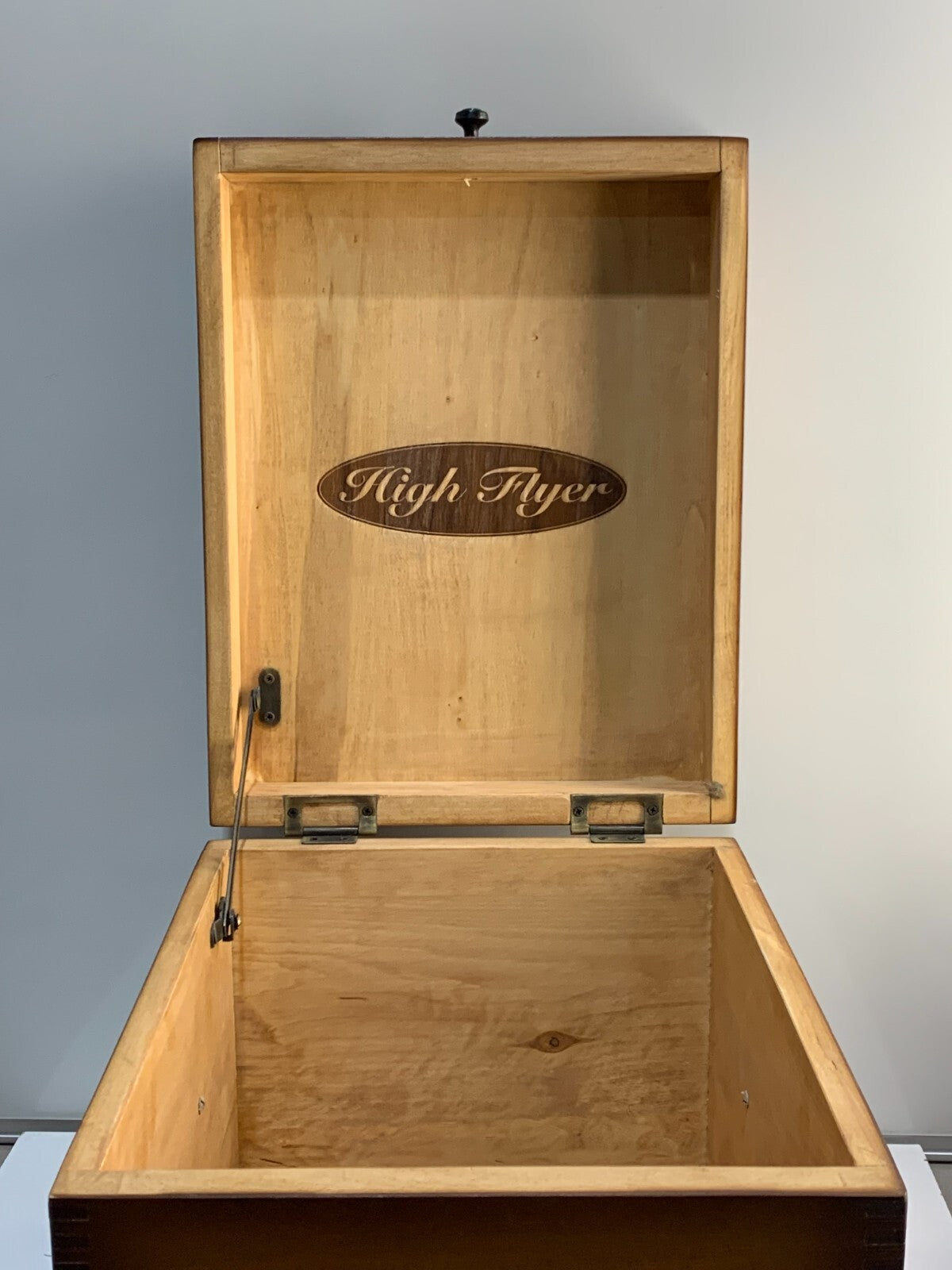 DUCKS UNLIMITED CANADA, HIGH FLYER CLUB Wooden box