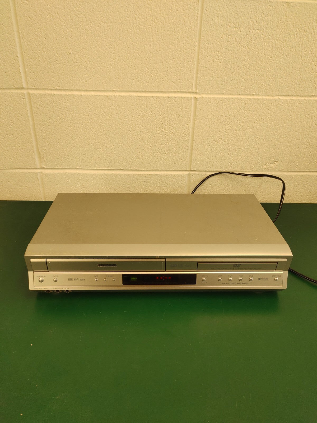 Toshiba SD-V320SC2 DVD VCR Combo Player PARTS OR REPAIR Only