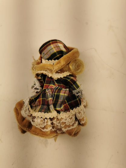 Porcelain dolls, Brown