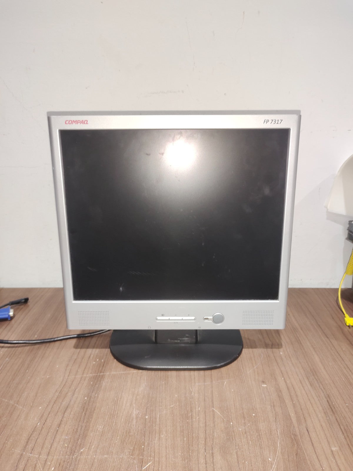 Compaq FP7317 Model - PE1232 - Flat Panel Monitor