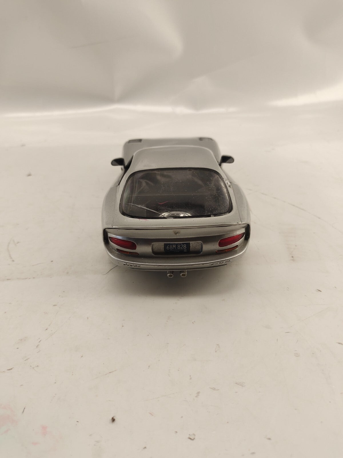 Maisto 1:18 Diecast Special Edition 2013 SRT Dodge Viper GTS - Silver