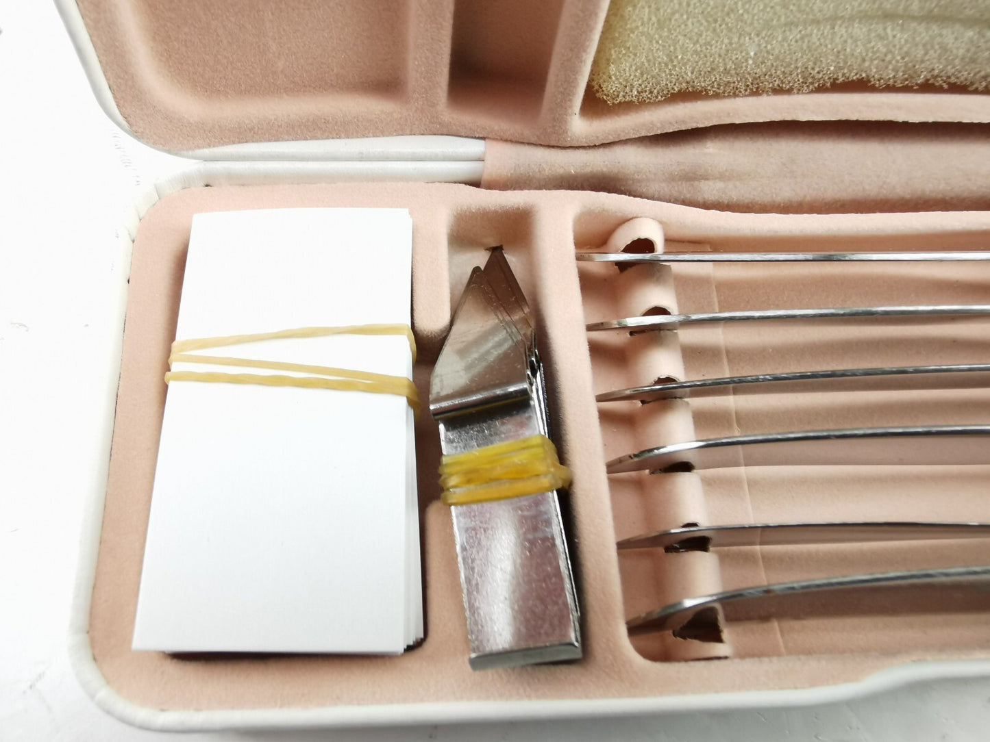 Chess knives & markers by chestnut tools