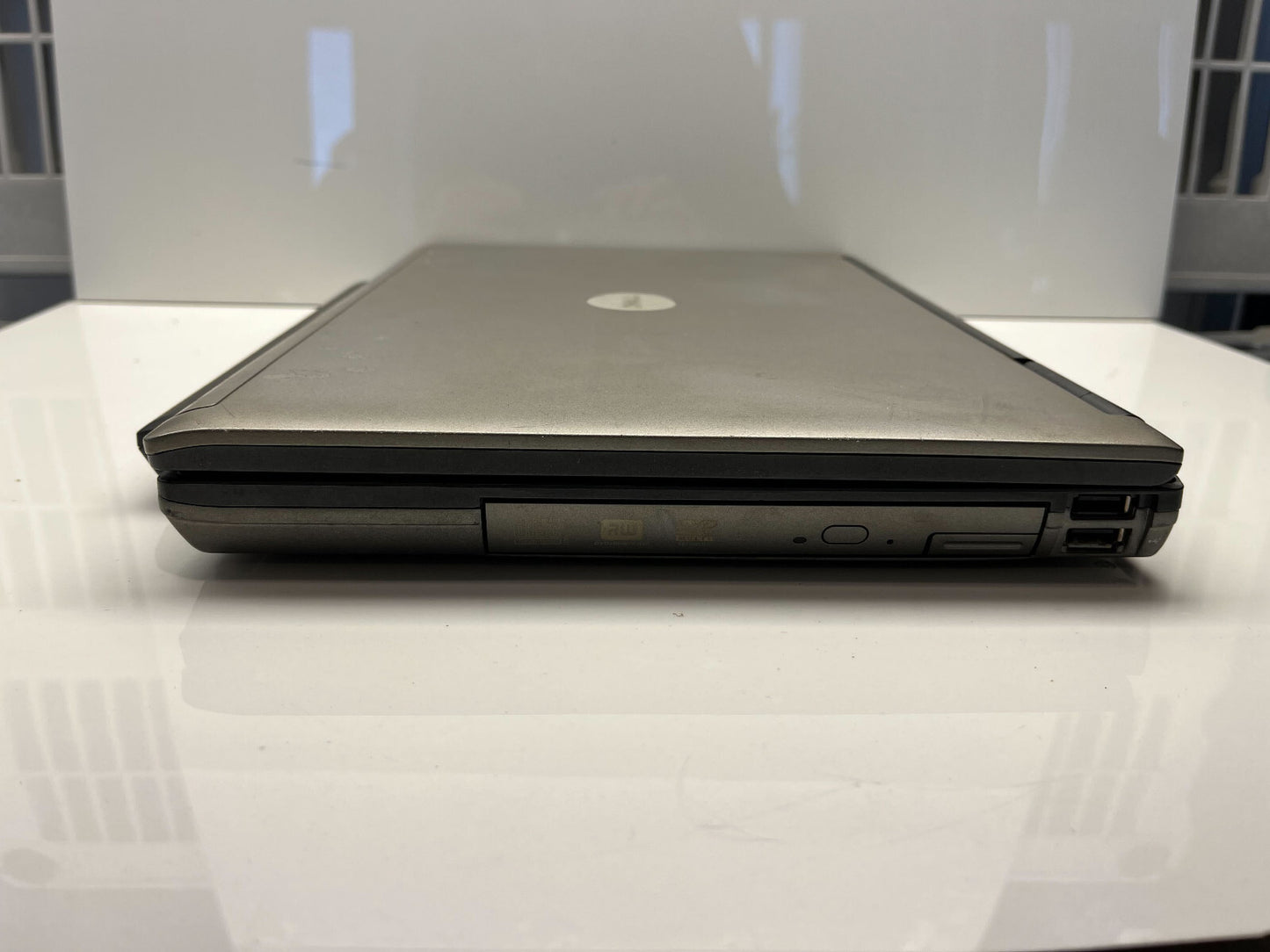 Dell Latitude D630 Core 2 Duo T7500 @ 2.20 GHz 2GB RAM 120GB HDD Windows XP Pro