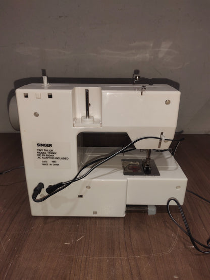 Vintage Singer Tiny Tailor Mending Machine - TT600X