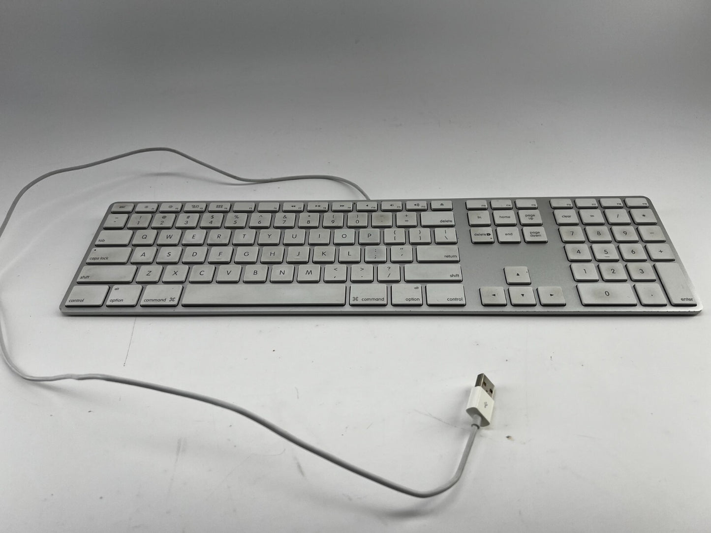 Apple A1243 - Wired Mac QWERTY - USB Keyboard - FOR PARTS OR REPAIR
