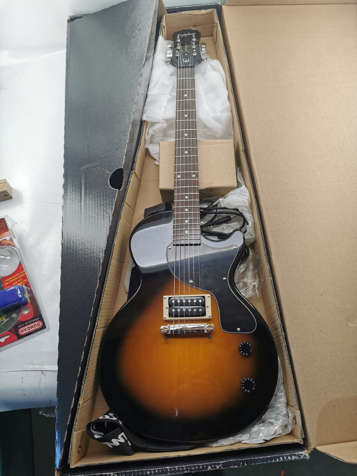 Authentic Guitar Epiphone Les Paul Junior