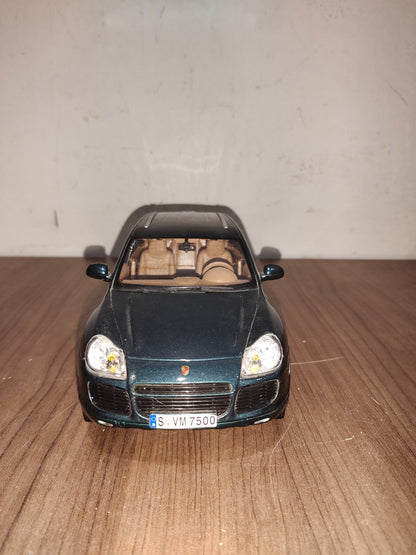 Maisto 1:18 Scale Porsche Cayenne Turbo Dark Green - Special Edition