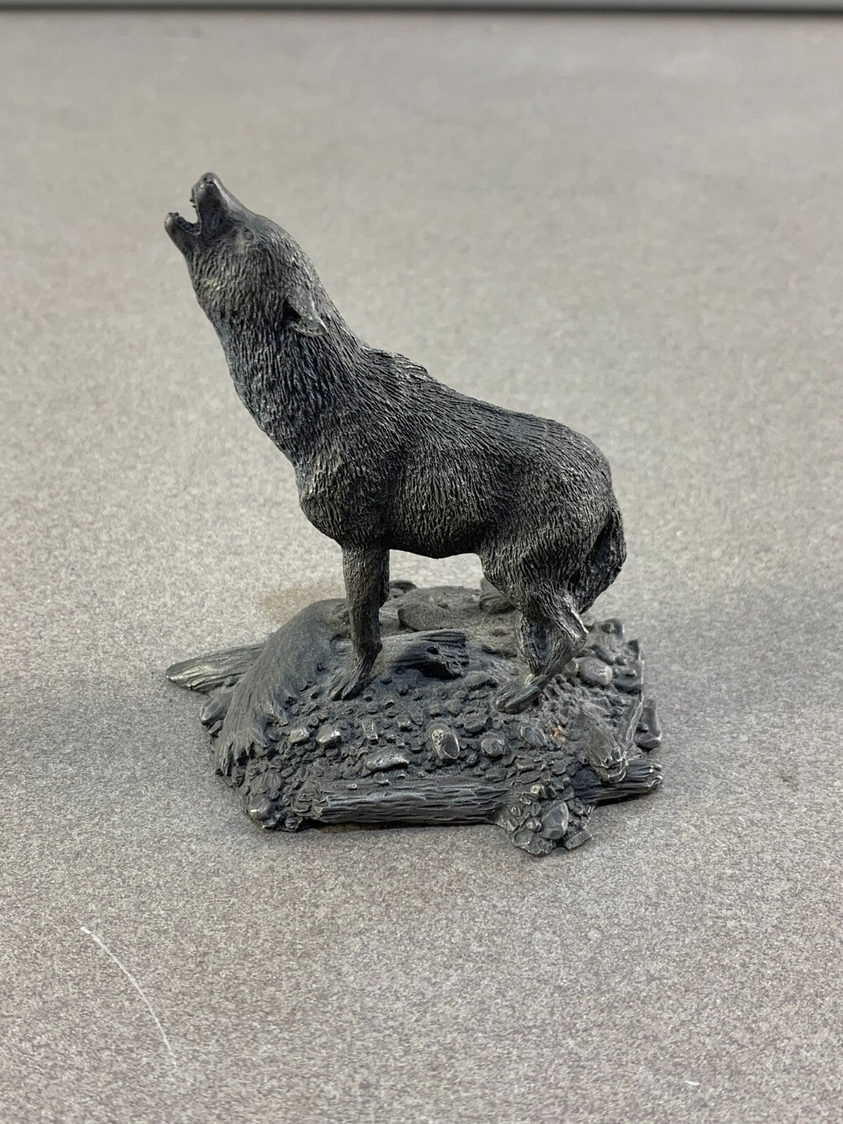 Fine Pewter The Timber Wolf by Franklin Mint Signed by Artist R. Berg