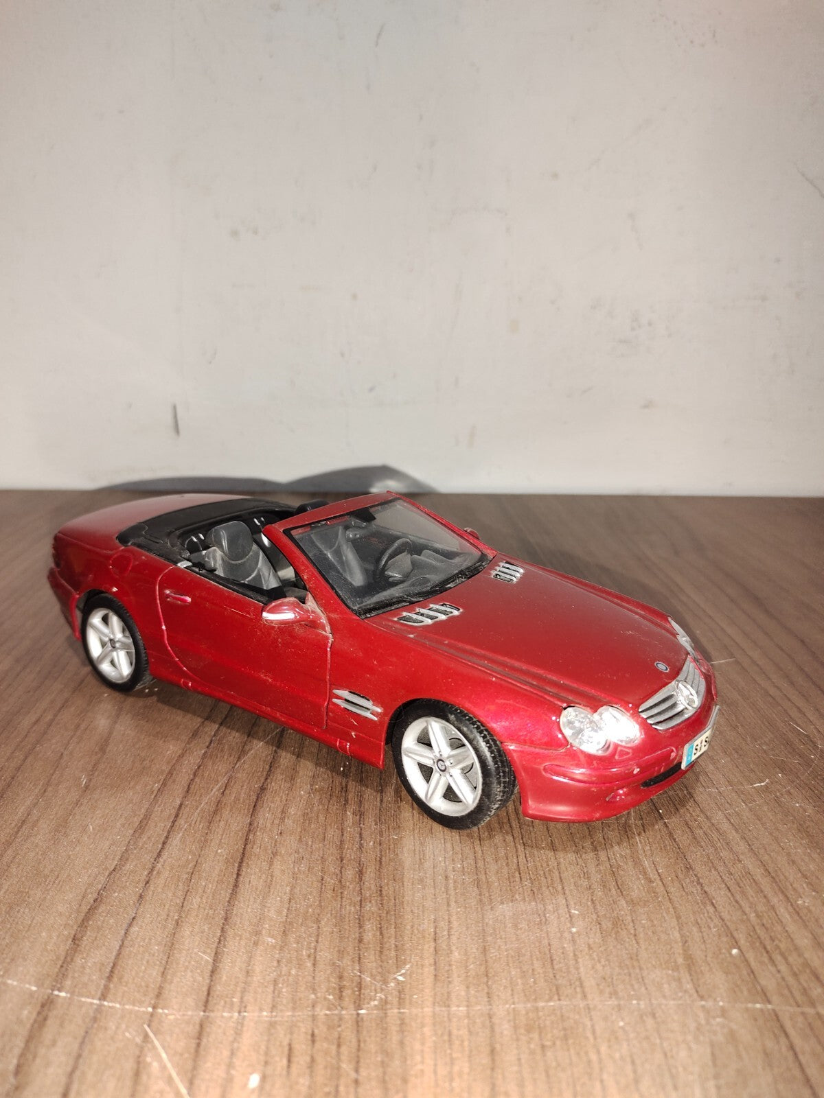 Maisto Mercedes-Benz SL-Class - Maroon - 1:18 Scale - Diecast Model Car