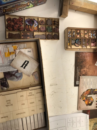 Gloomhaven Feuerland Strategy Board game Fantasy