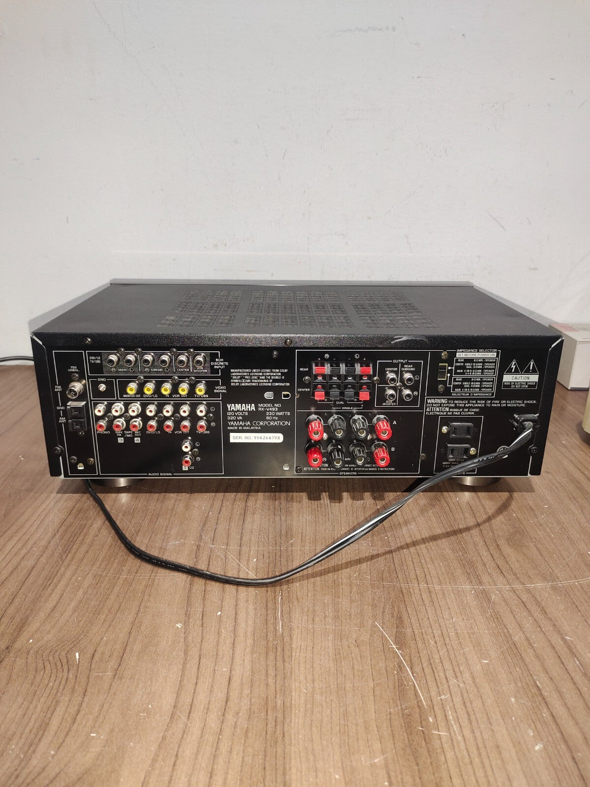 YAMAHA Natural Sound RX-V493 AV Stereo Receiver 220 Watts