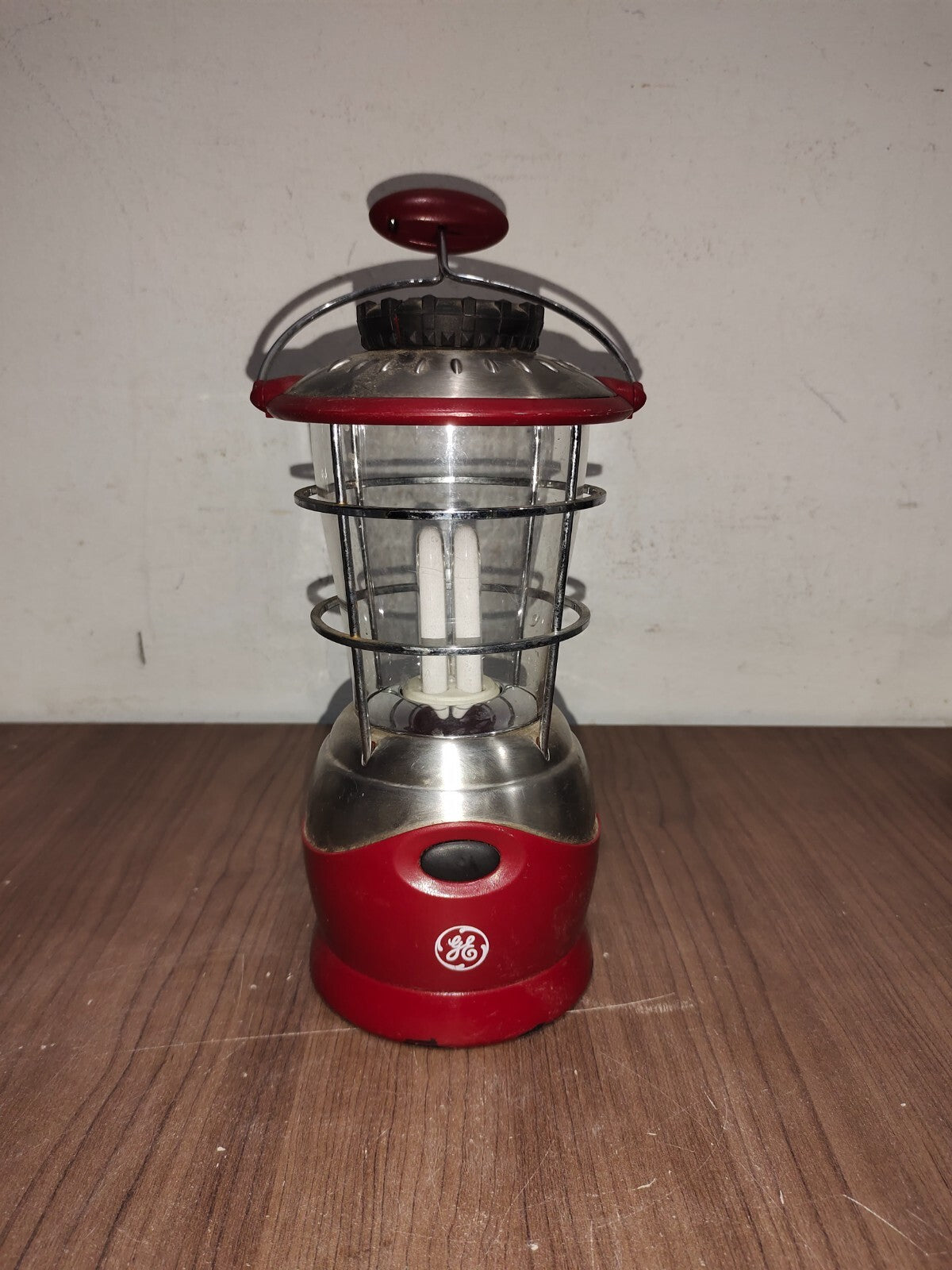 Lanterne fluorescente de camping GE - Fonctionne à piles