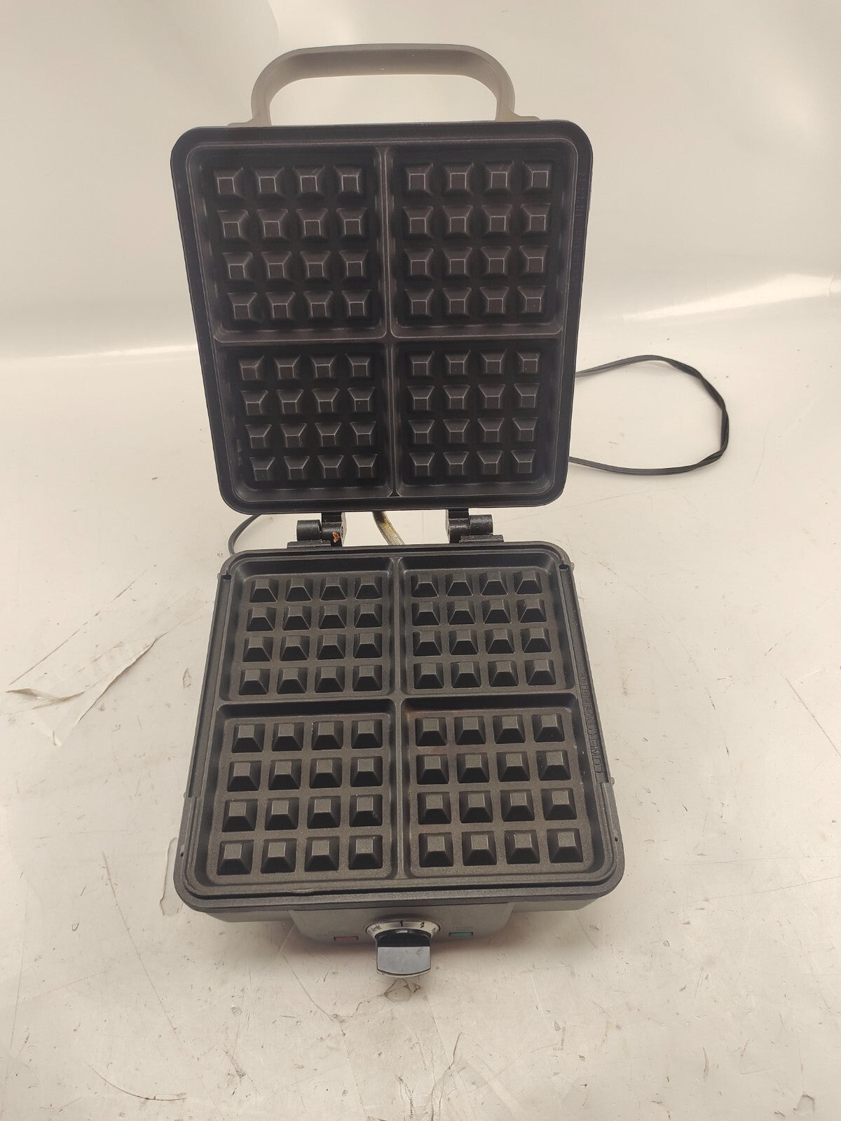 Cuisinart WAF-350C 4-Slice Belgian Waffle Maker