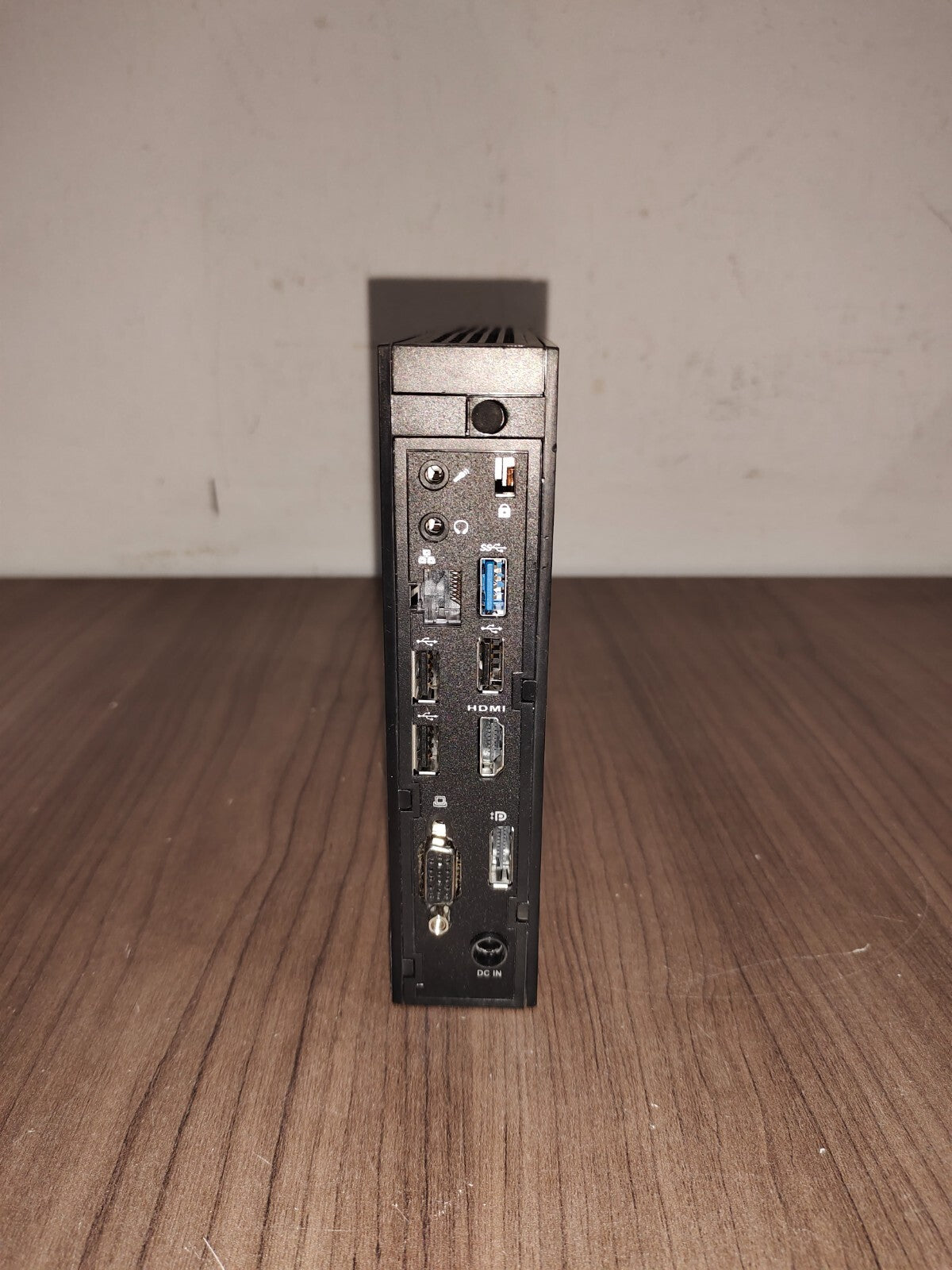 Shuttle XS36V4 mini-PC for Digital Signage, Kiosk, POS Unit - 1