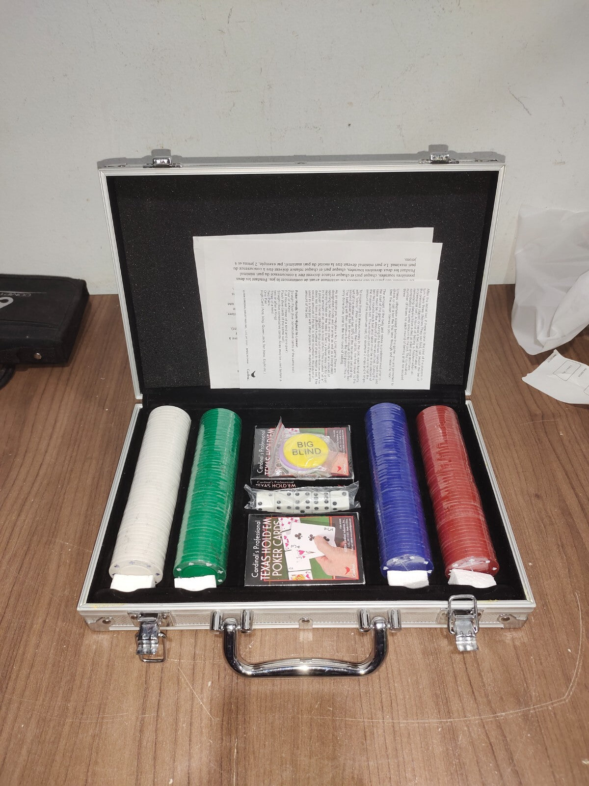 Cardinal's Texas Hold'em Poker Chip Set with Metal Aluminum Case