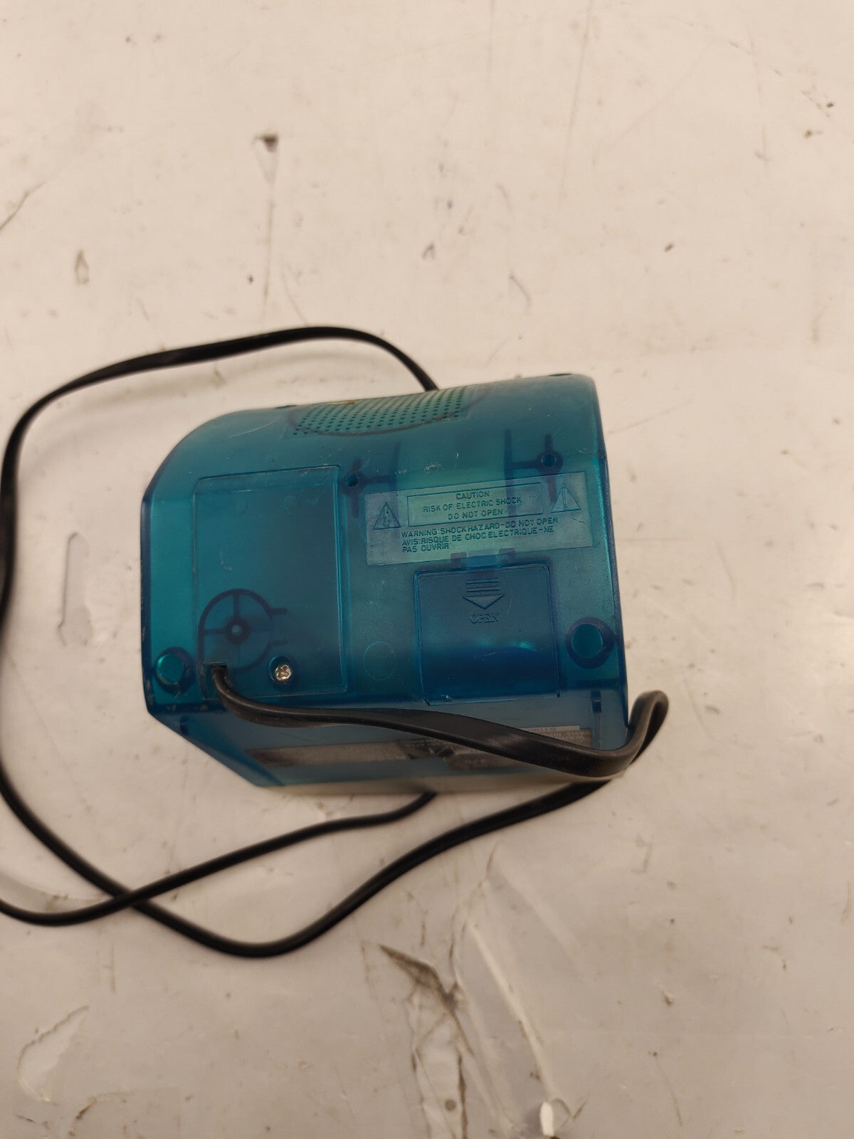 VINTAGE GPX iM AM/FM DIGITAL CLOCK RADIO - Blue