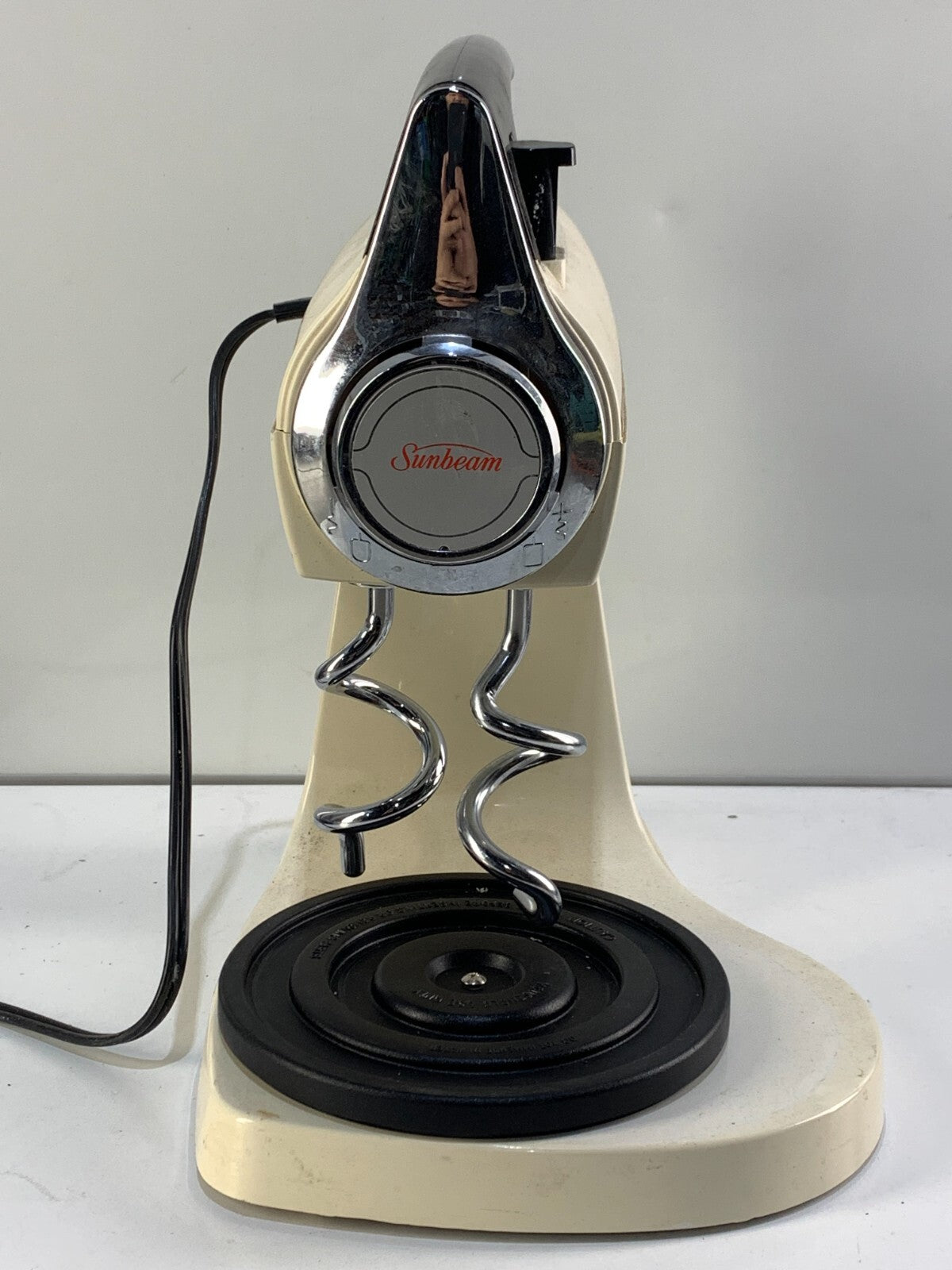 VTG Sunbeam Mixmaster 12-Speed Kitchen Stand Mixer w/ Bowl and Beaters
