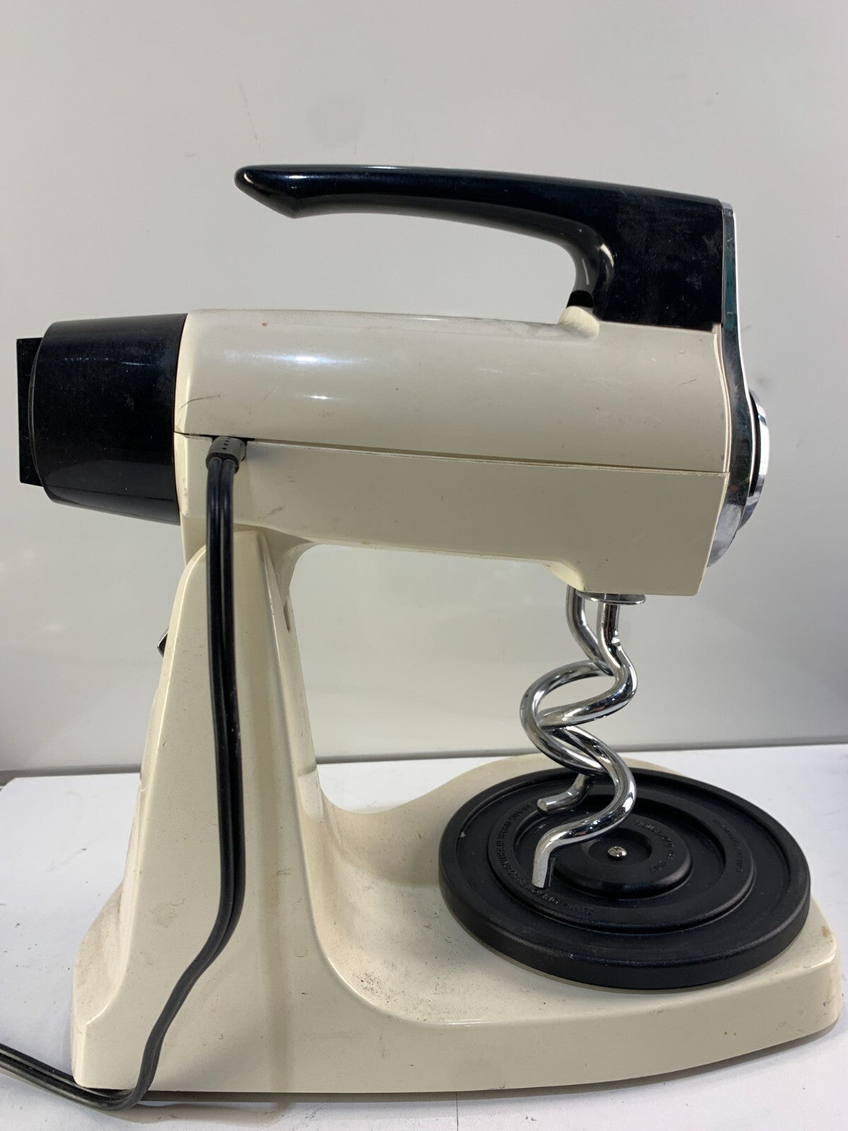 VTG Sunbeam Mixmaster 12-Speed Kitchen Stand Mixer w/ Bowl and Beaters