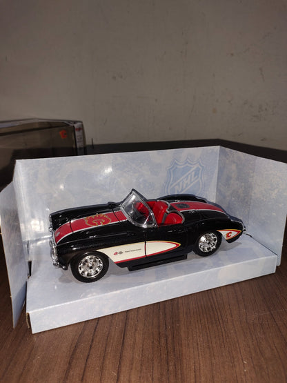 Maisto 1:24 Toronto Maple Leafs NHL 57 Chevrolet Corvette Diecast Car Hockey