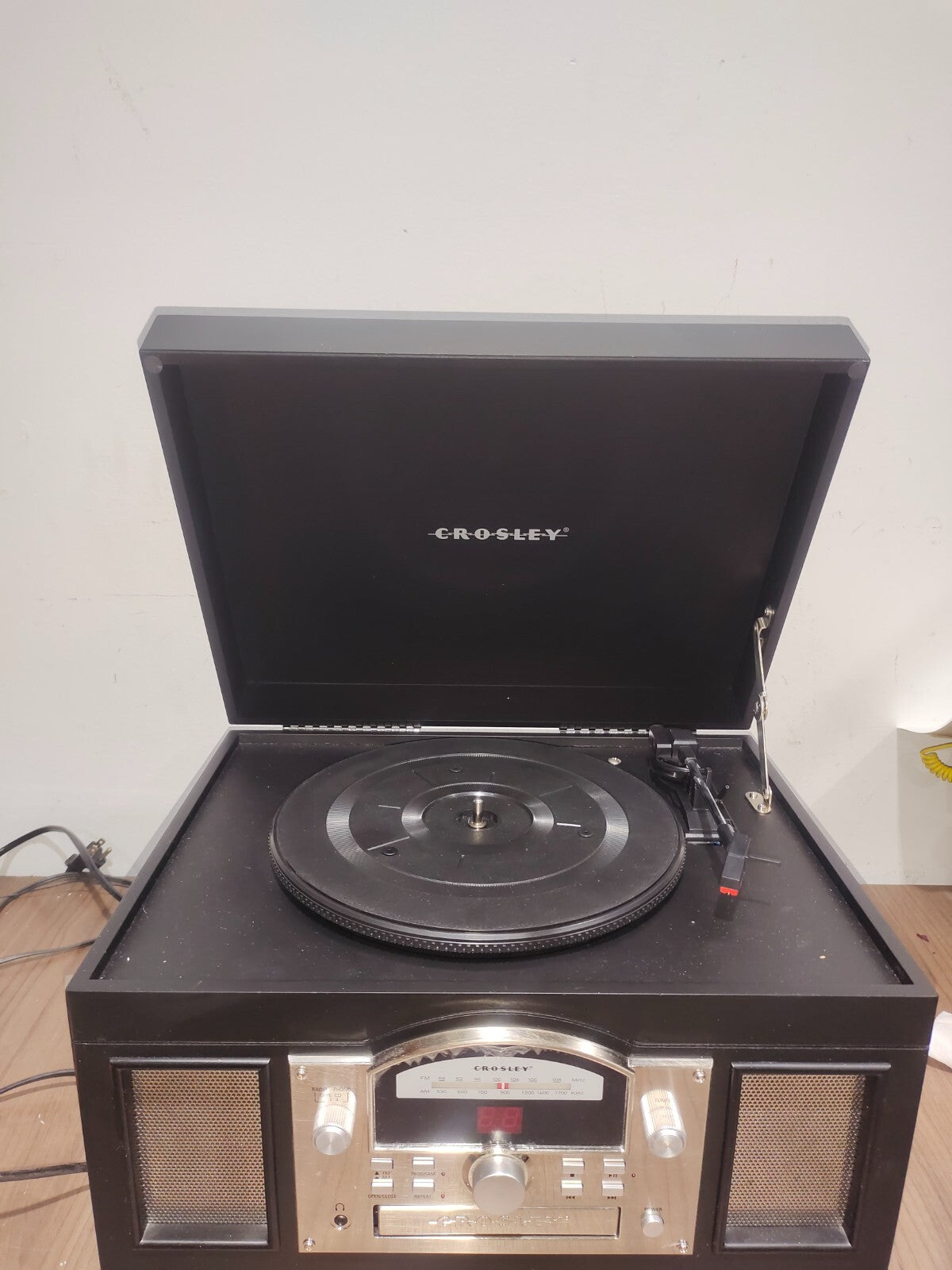 VTG Crosley  - Stereo - CD - Records - Cassettes - Radio - Player - CR6001A