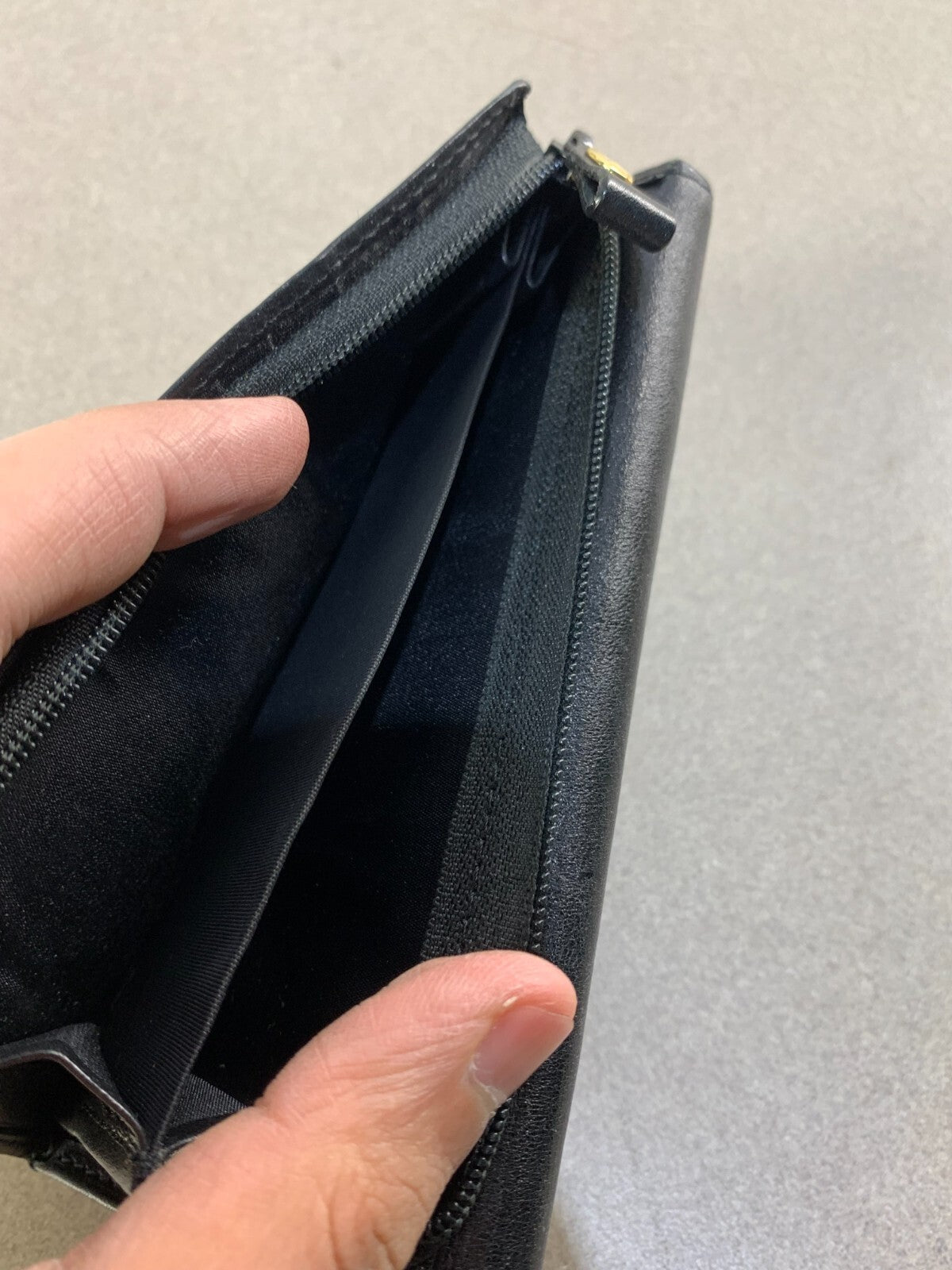 Black VENETO wallet. Unisex.