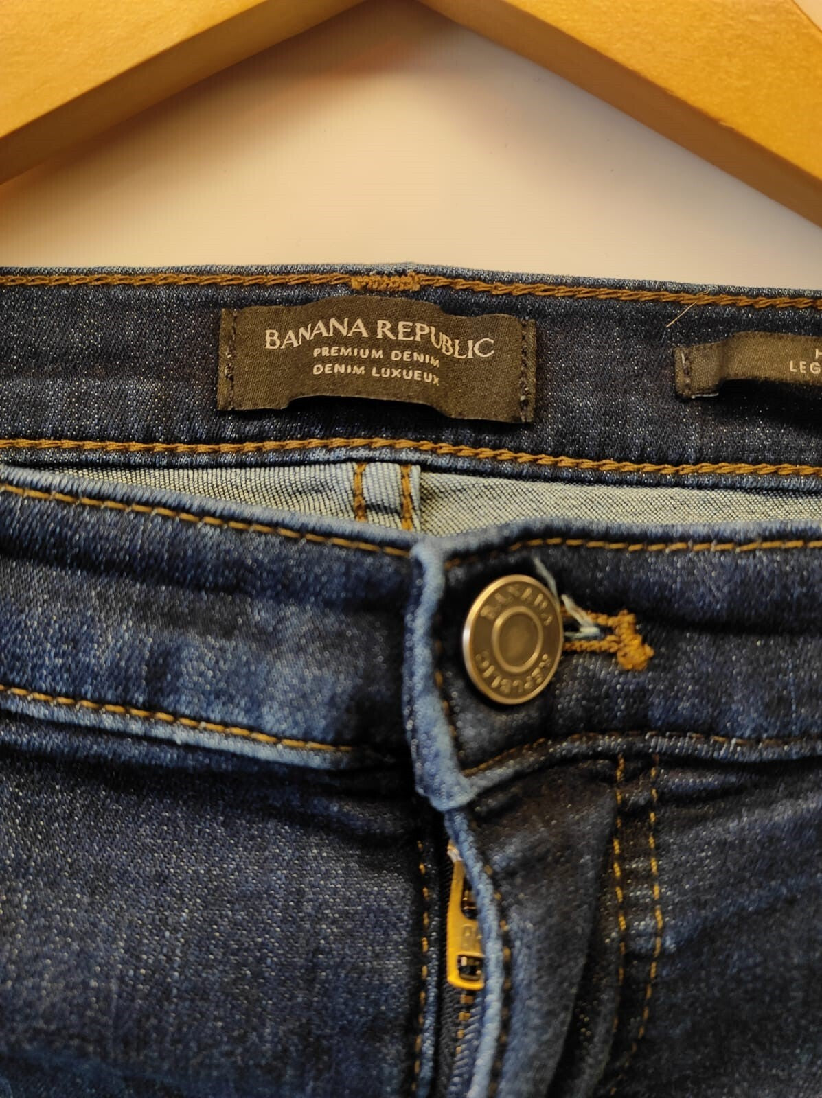 BANANA REPUBLIC Women's Size- 31 Ripped High-Rise Blue Jeans