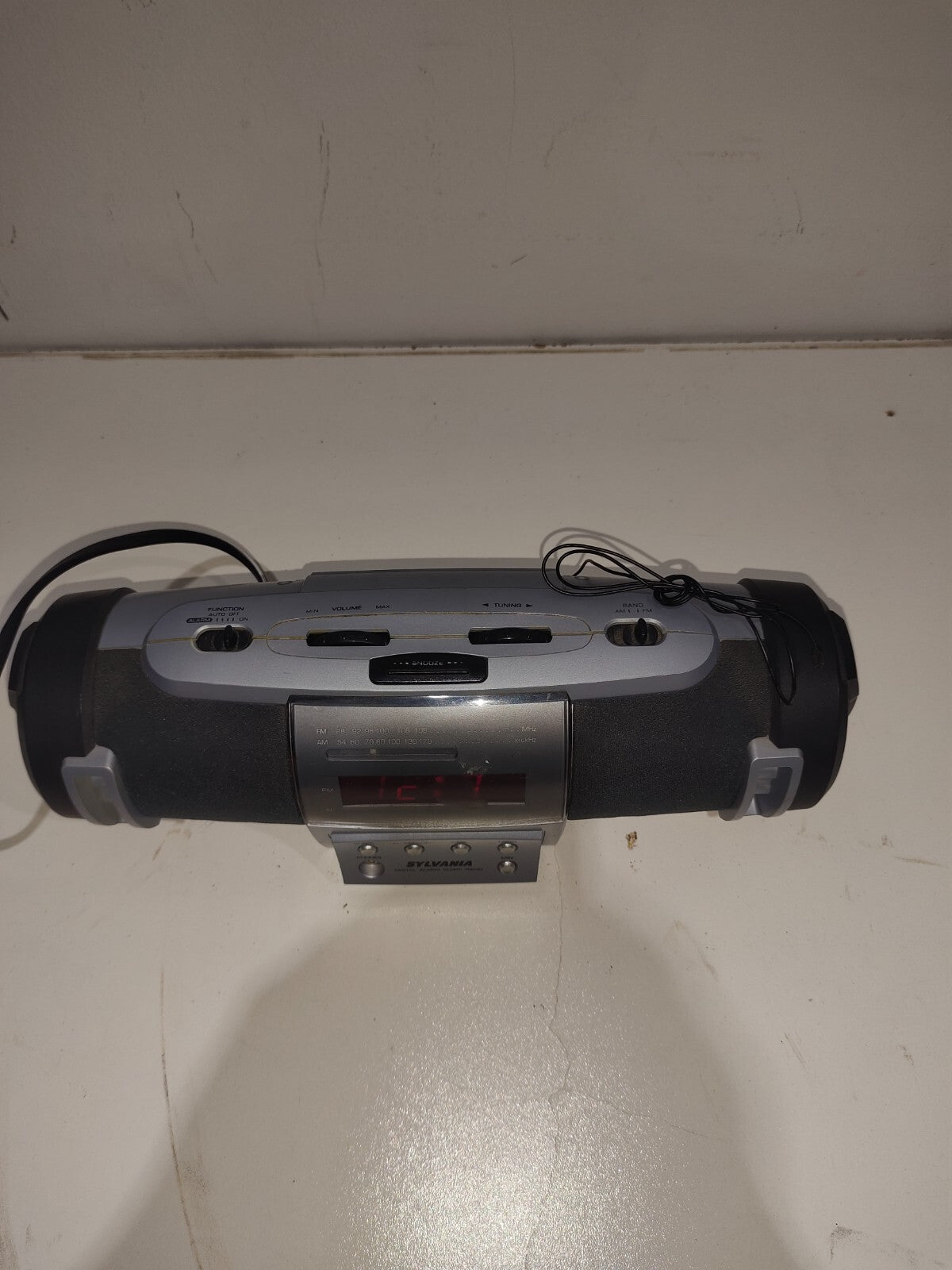 Sylvania Digital Alarm Clock Radio Model SA85011