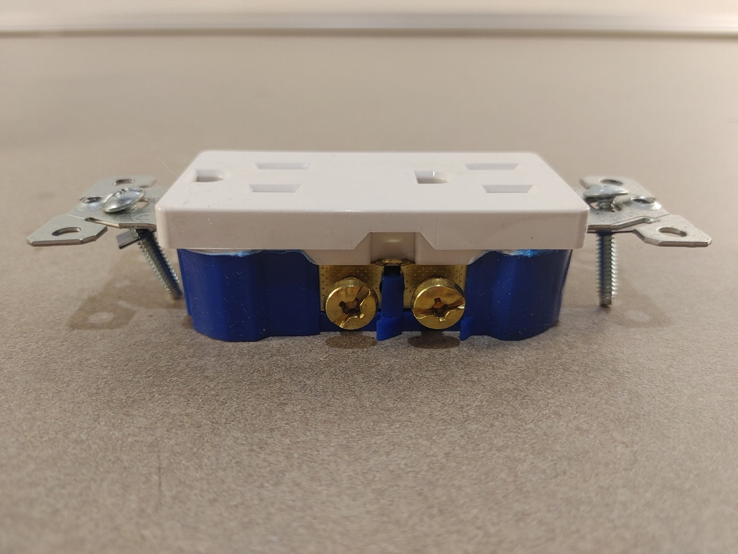 BRAND NEW Open Box Cooper US Wall Plugs Grounding Receptacles 1107W-JP-C White