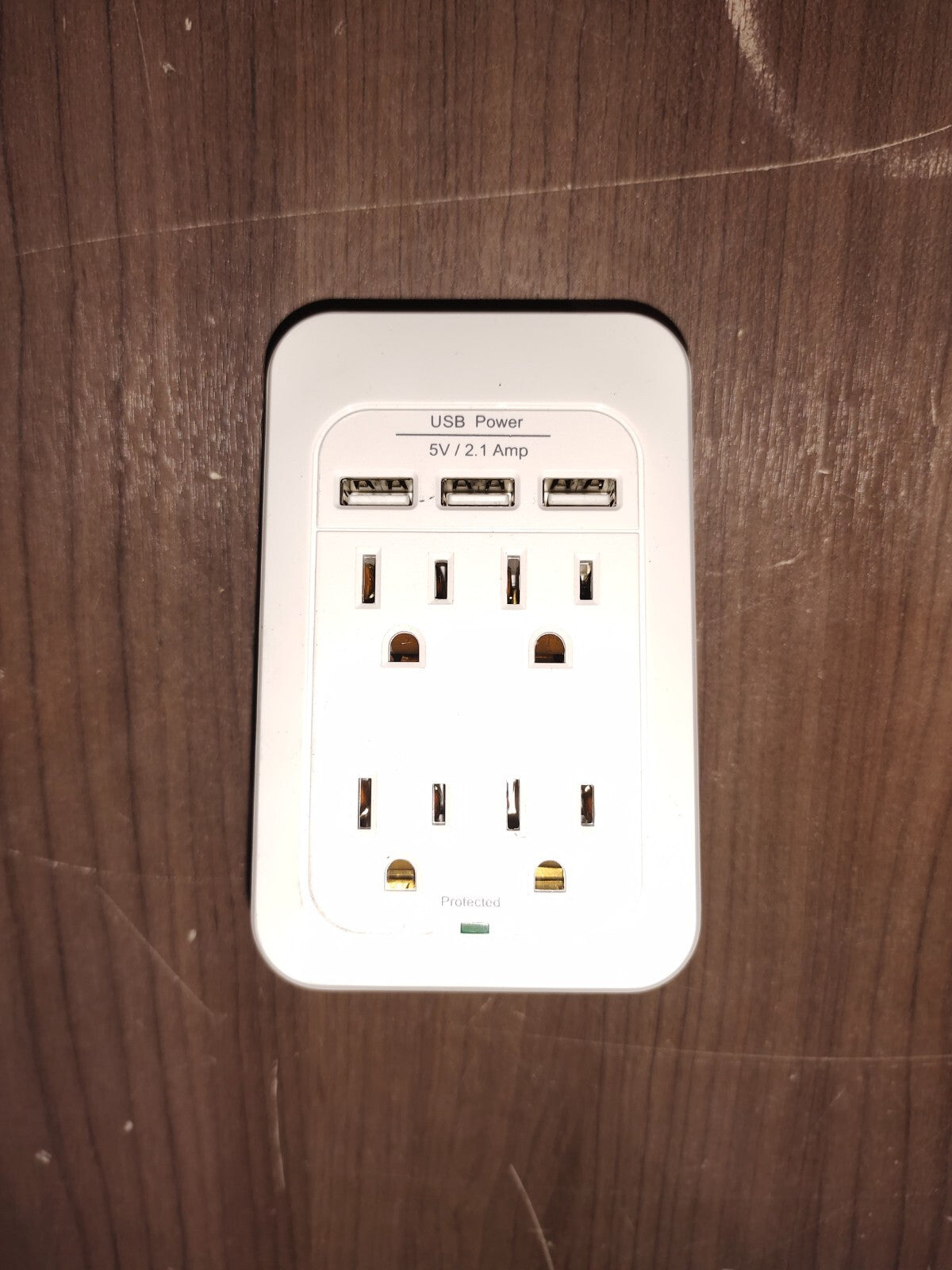 Insignia 4-Outlet Surge Protector With USB Ports (NS-PWS548U-C)