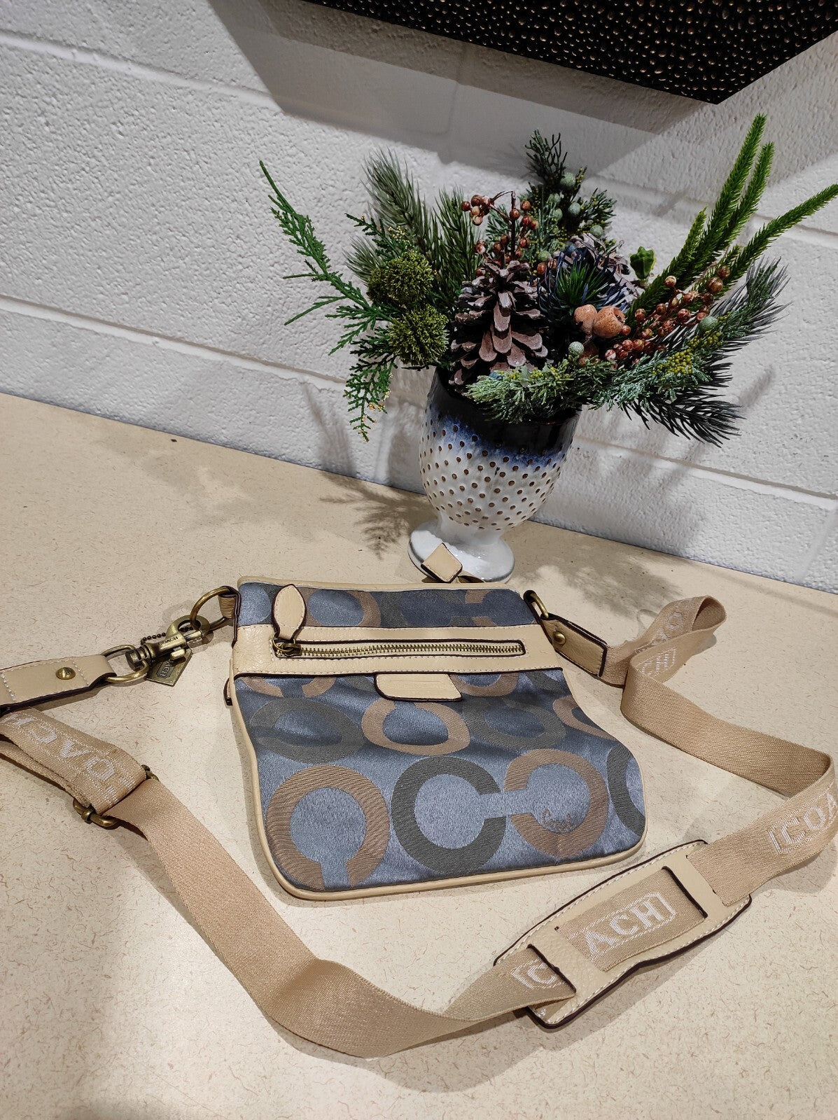 7c1b7b94-1527-4774-a3a3-d3c62402d9b8