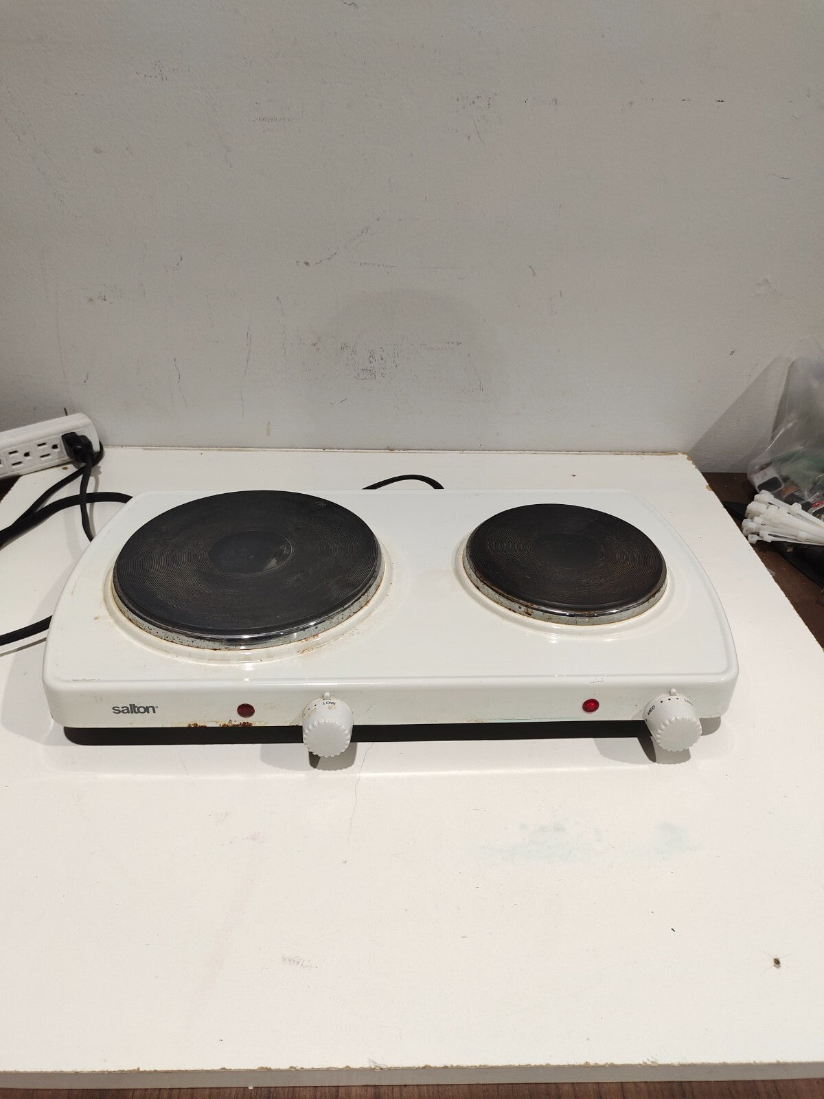 Salton 2 burner Hot Plate - Model HP-20
