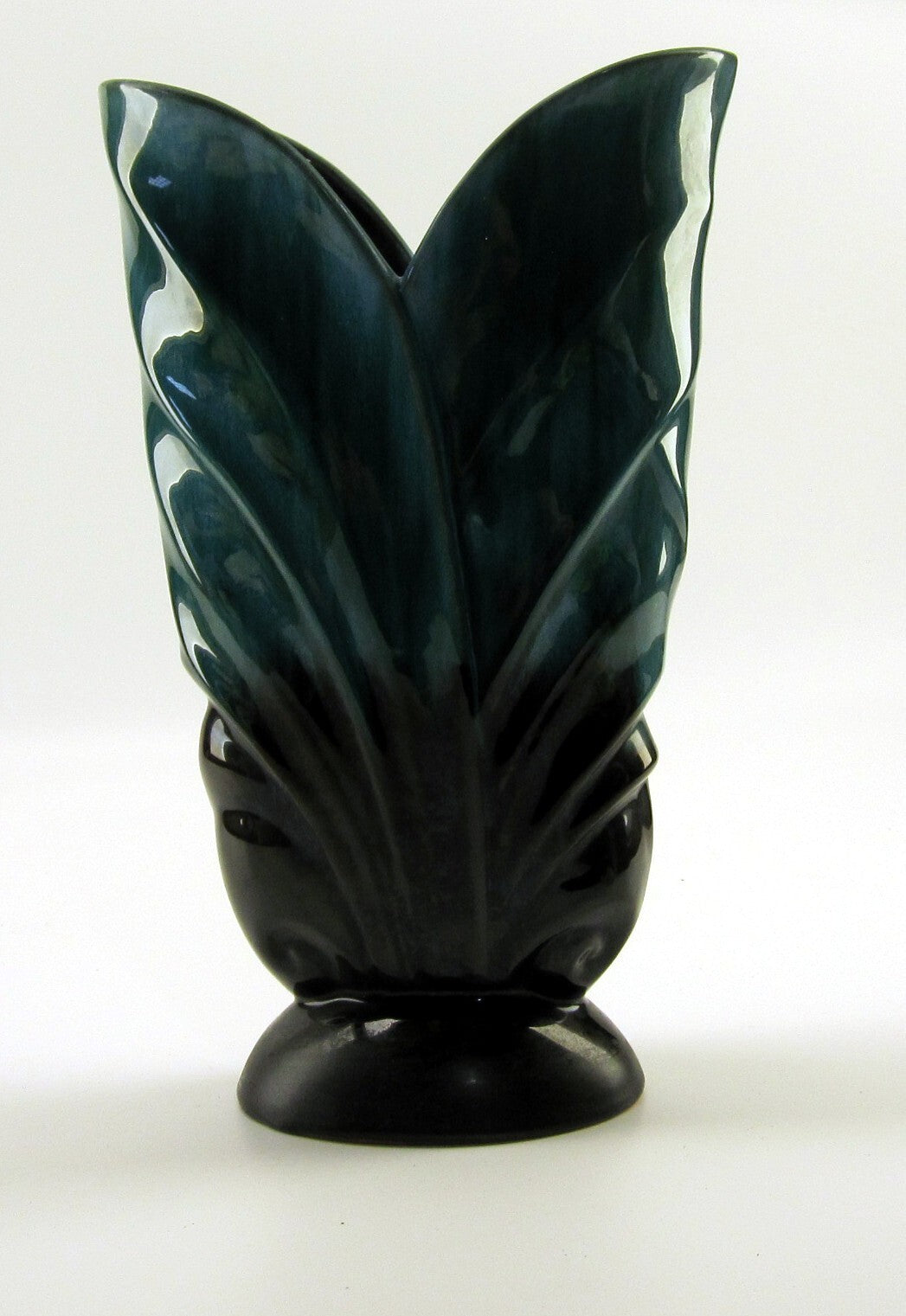 Canada Brand Scalloped Leafed Tulip Vase