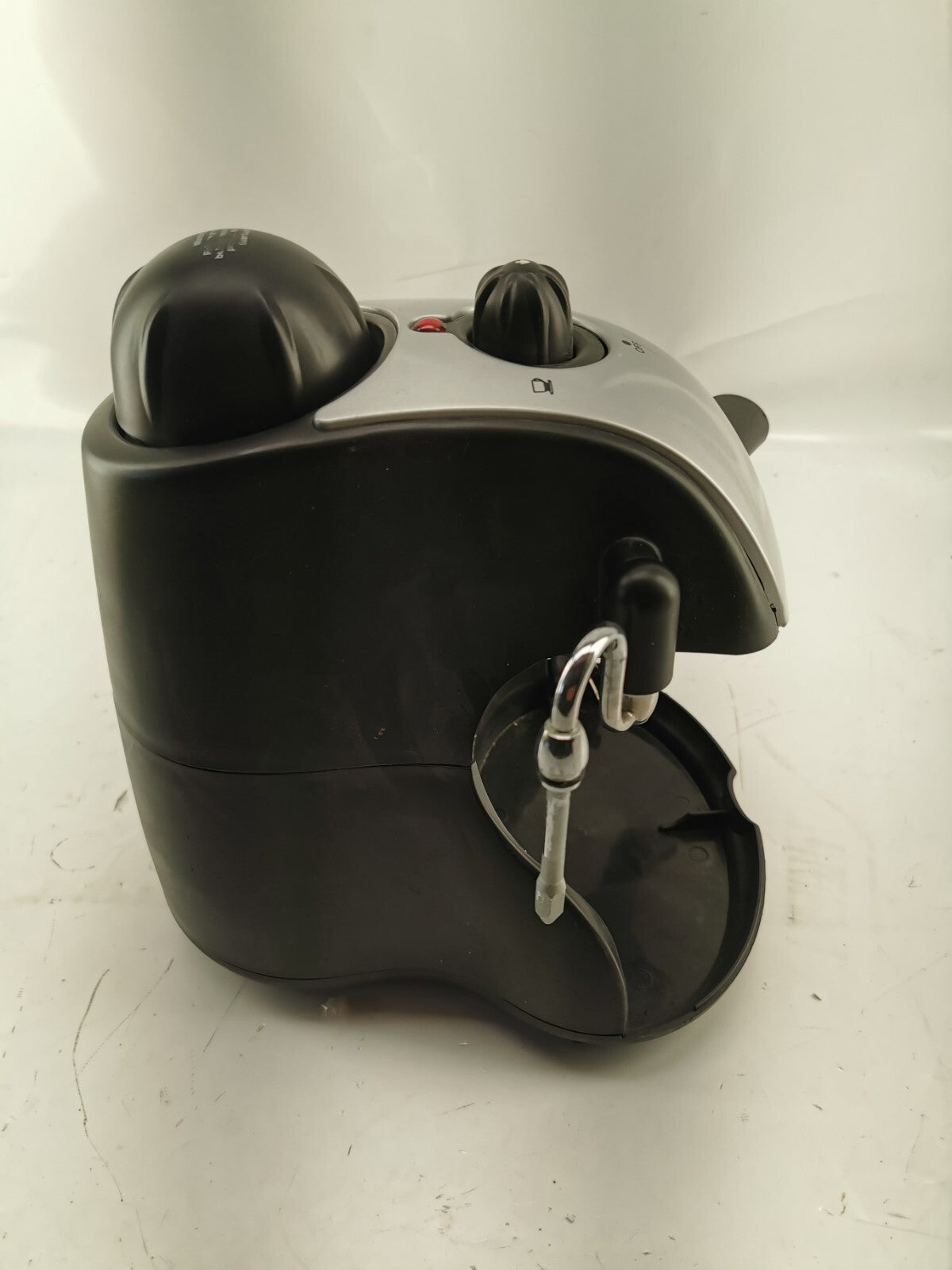 Farberware Millenium FES4B 4-Bar Steam 4-Cup Coffee Espresso Cappucino Machine,