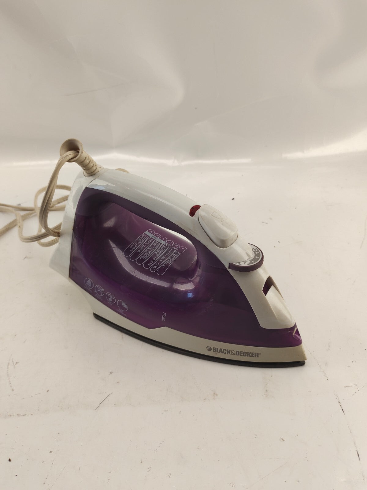 Black+Decker, Easy Steam Compact Iron, IR02V-T