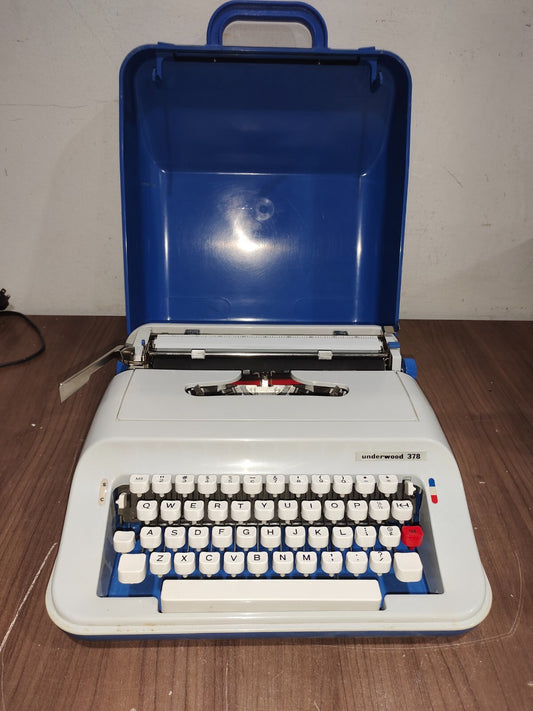 Portable Underwood 378 Manual Typewriter With Blue Travel Case