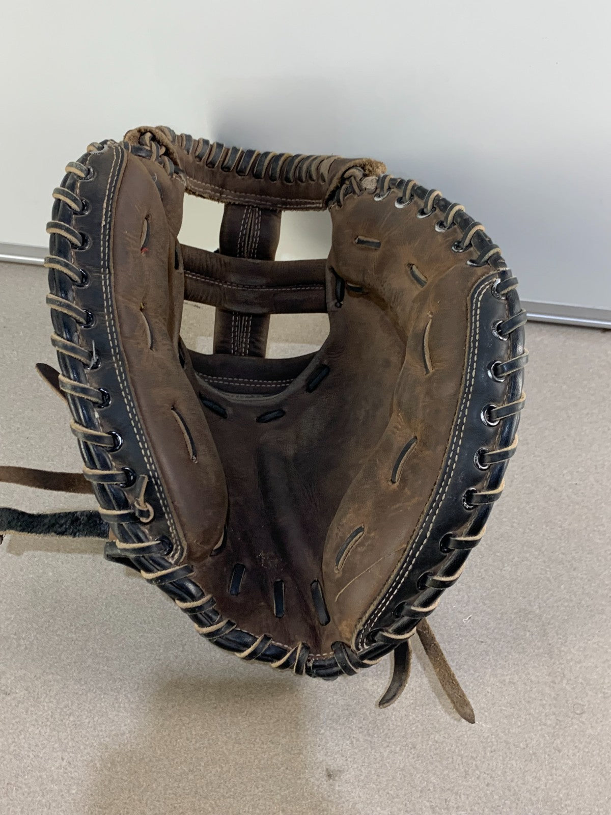 Easton EX211 Competitors Series Baseball Catchers Mitt RHT