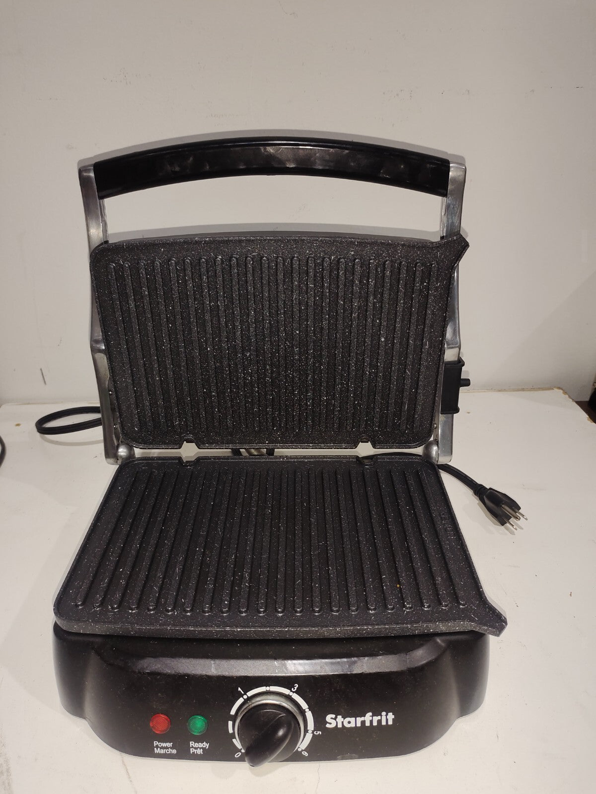 Starfrit Electronic Grill machine