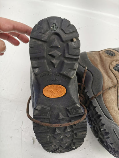 Vasque shoe