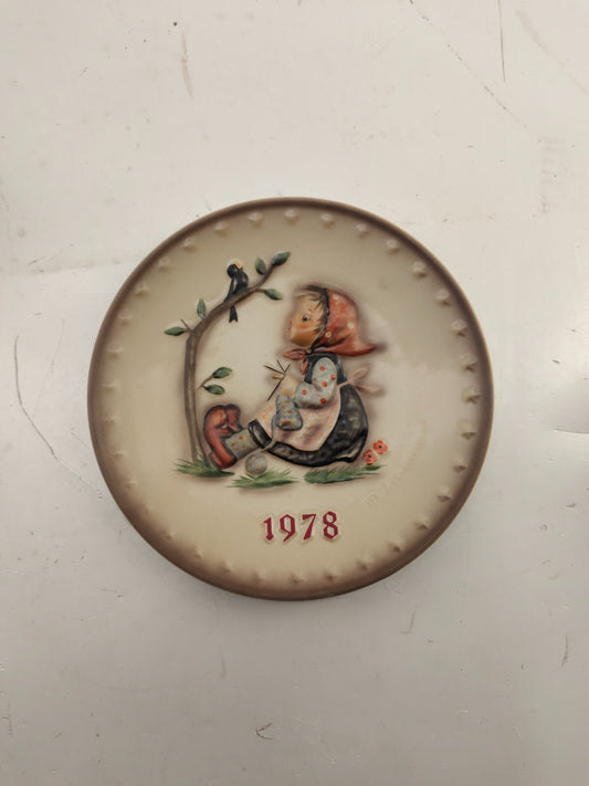 Vintage Hummel 1978 Annual Plate handcrafted Goebel