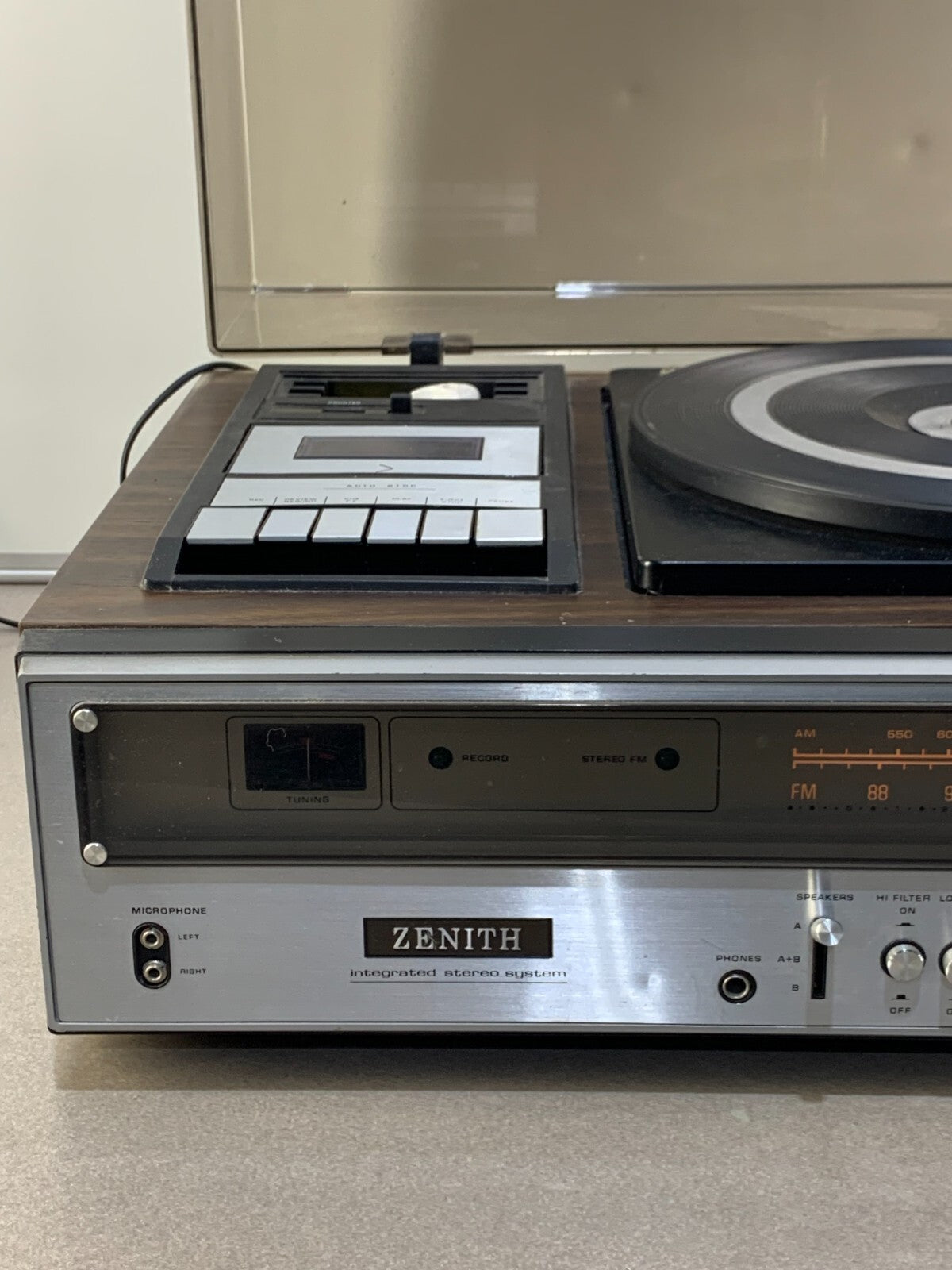 1981 ZENITH IS-4031 Integrated Stereo System TURNTABLE w/CASSETTE- Vintage!