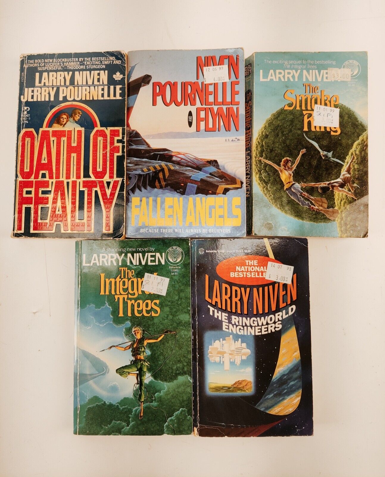 Larry Niven Lot of 5 PB Science Fiction Books Vintage 1980s