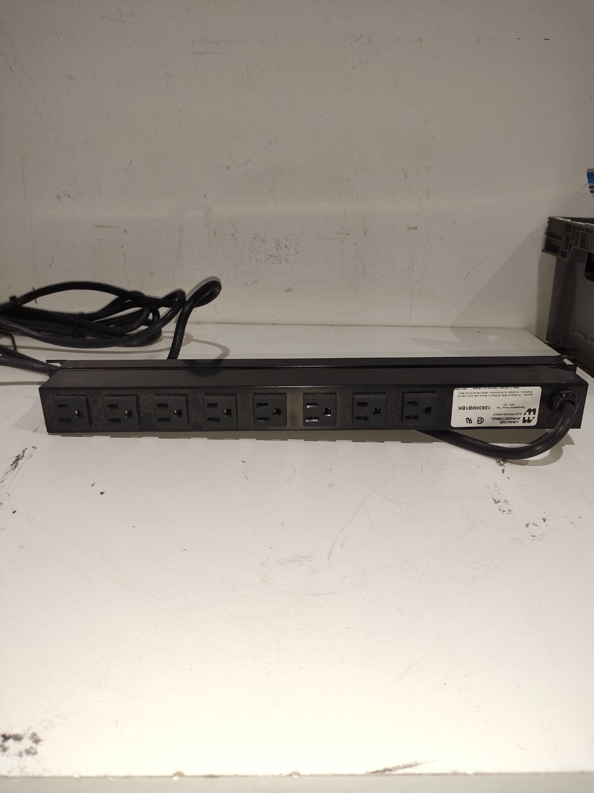 Hammond 1583H8B1BK Power distribution bar 8x outlets / 120Vac / 15A