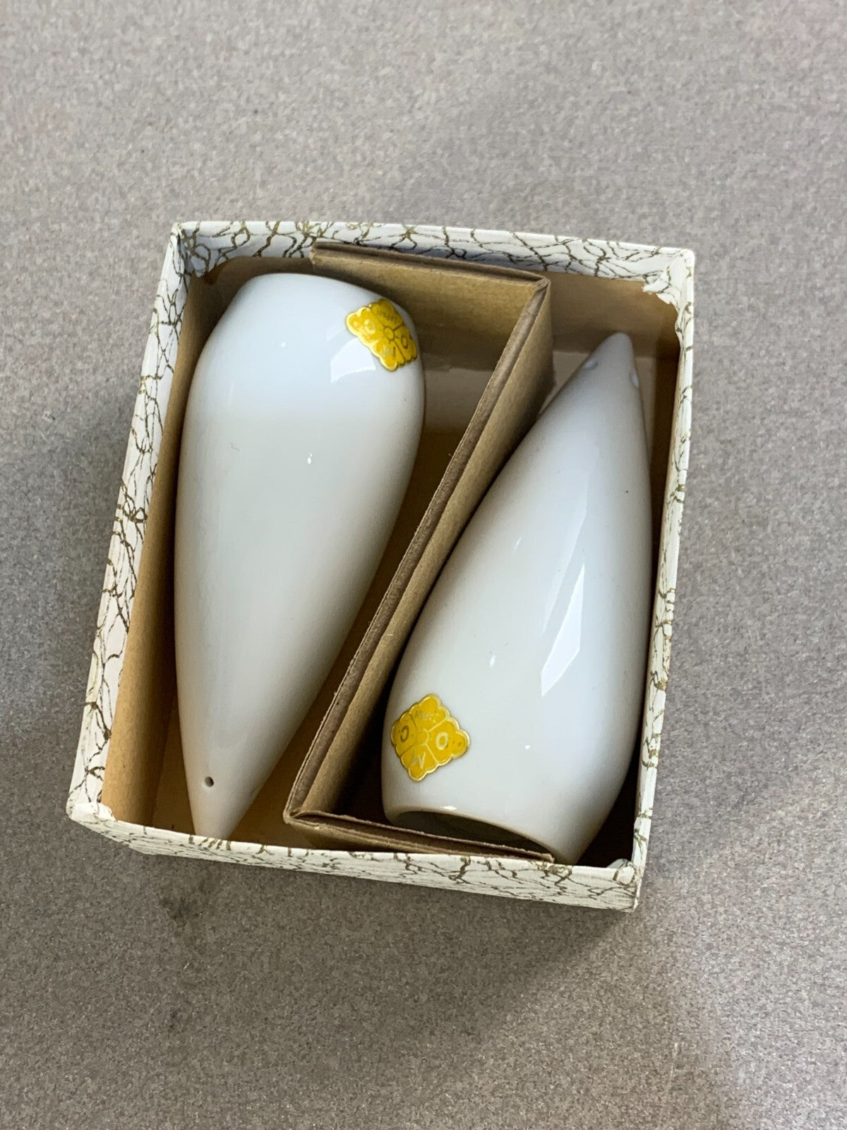 Vintage Modern White Teardrop Ceramic Salt & Pepper Shakers OMC Japan MCM w/ Box