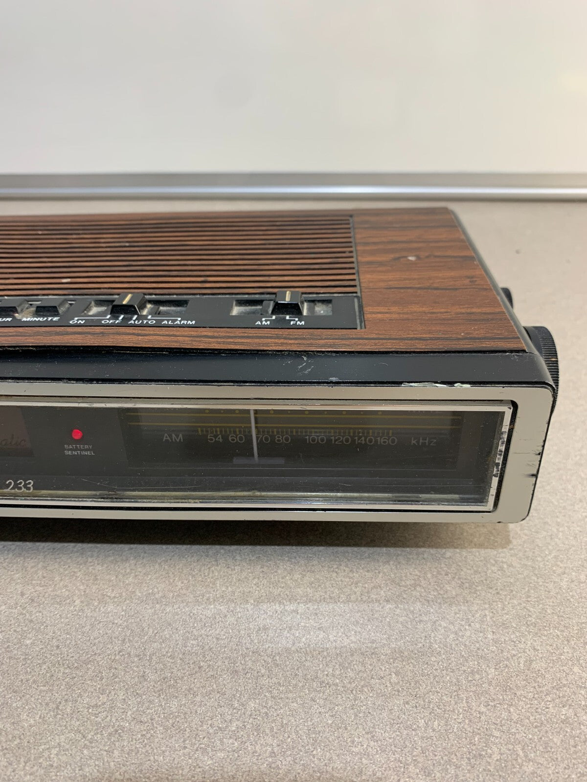 Vintage Alarm Clock Radio Realistic Chronomatic 233 AM/FM Wood Grain Radio Shack